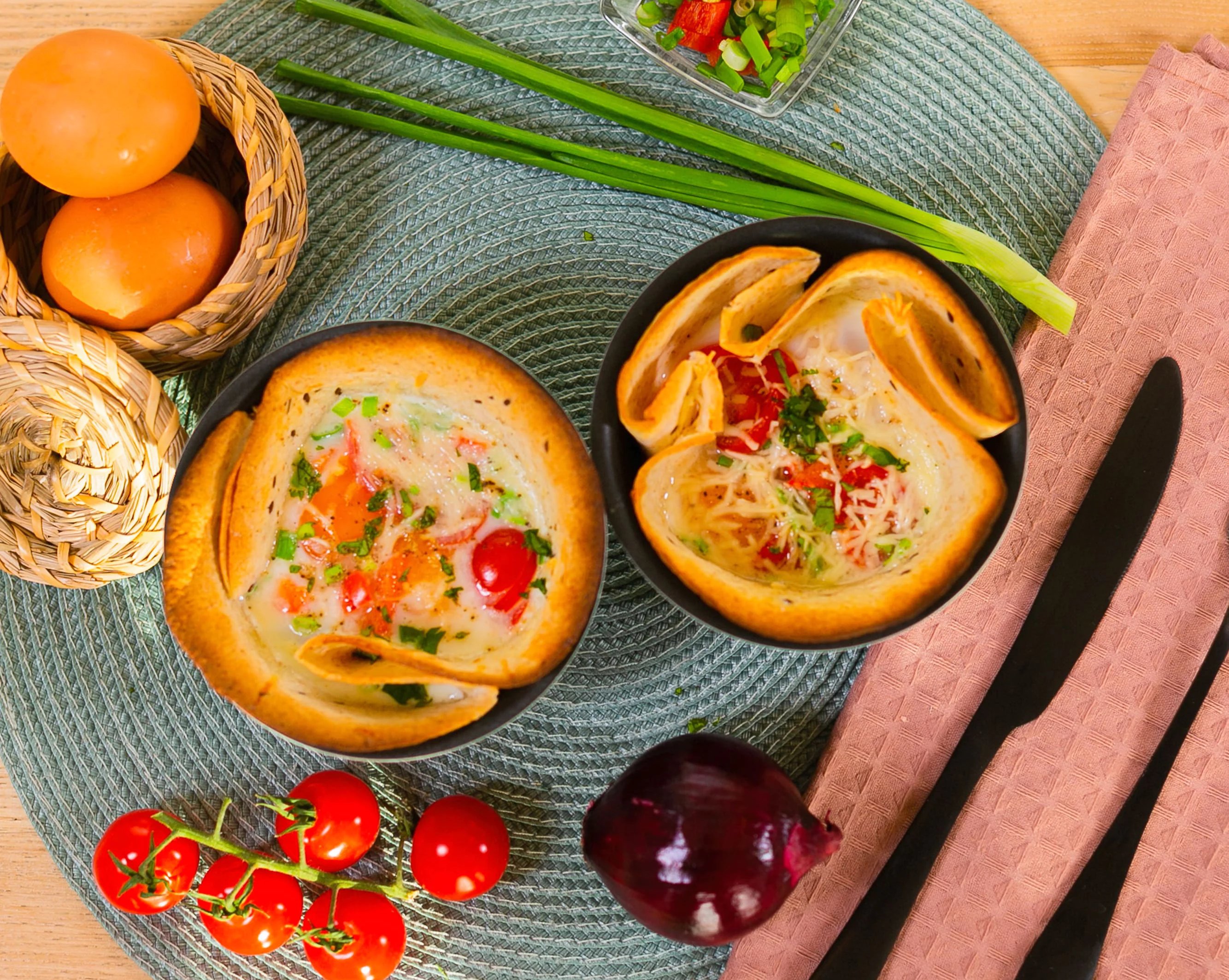Запечённые куриные яйца в тортильи